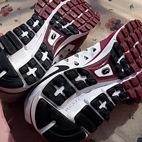 NIKE VOMERO 9.  NWOT - Picture 5 of 8